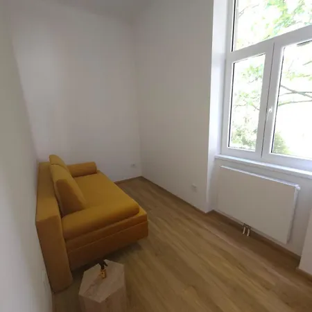 Zehn House 3 In The Center *