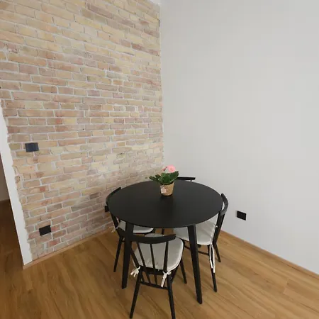 Zehn House 3 In The Center * 布拉迪斯拉发