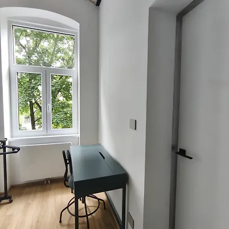 Zehn House 3 In The Center