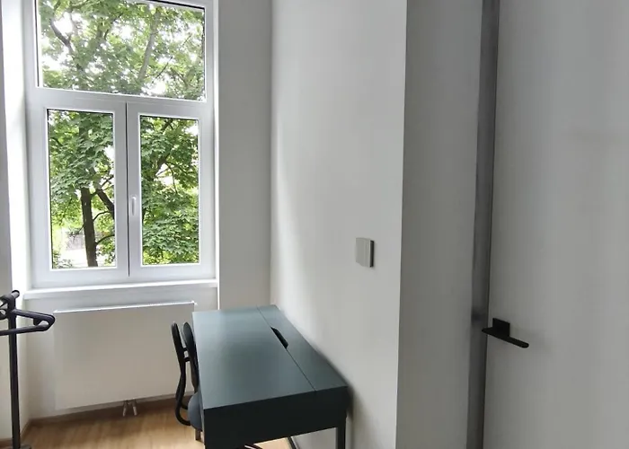 Zehn House 3 In The Center