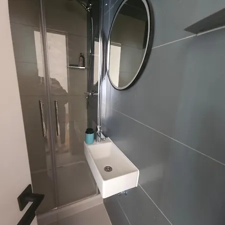 Zehn House 3 In The Center *