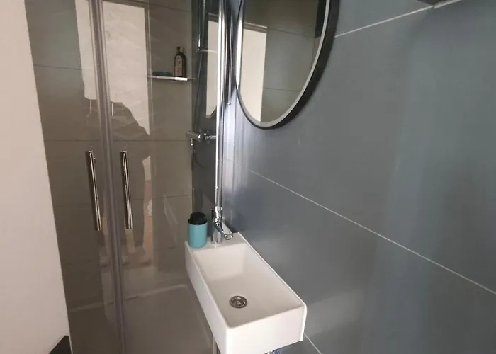 Zehn House 3 In The Center *